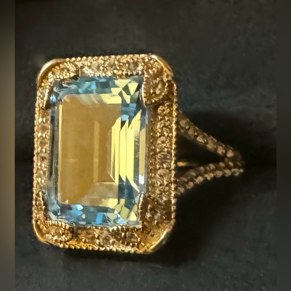 8 Carat Blue Topaz Ring w/ 50 ct.tw. White Topaz & 18kt Gold Over Sterling Size9 - Picture 6 of 9